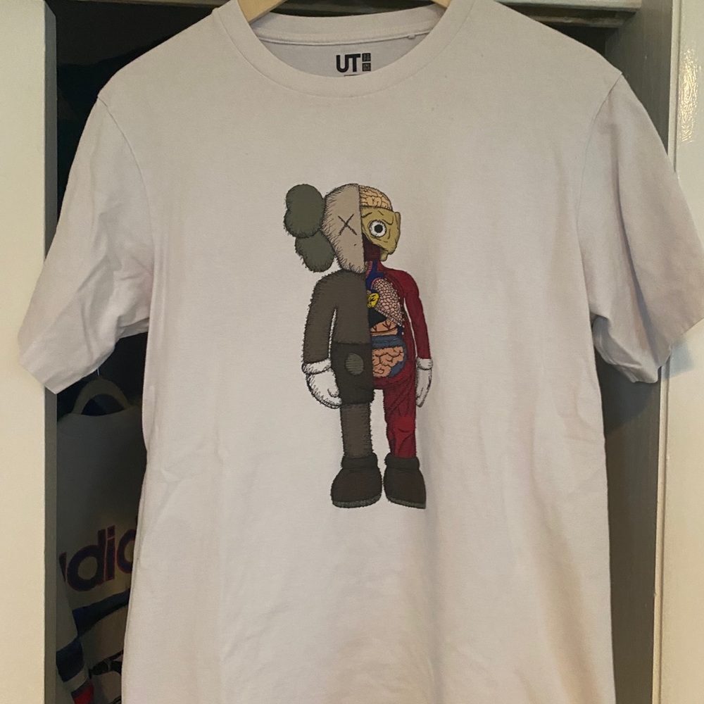 Kaws tee shirt